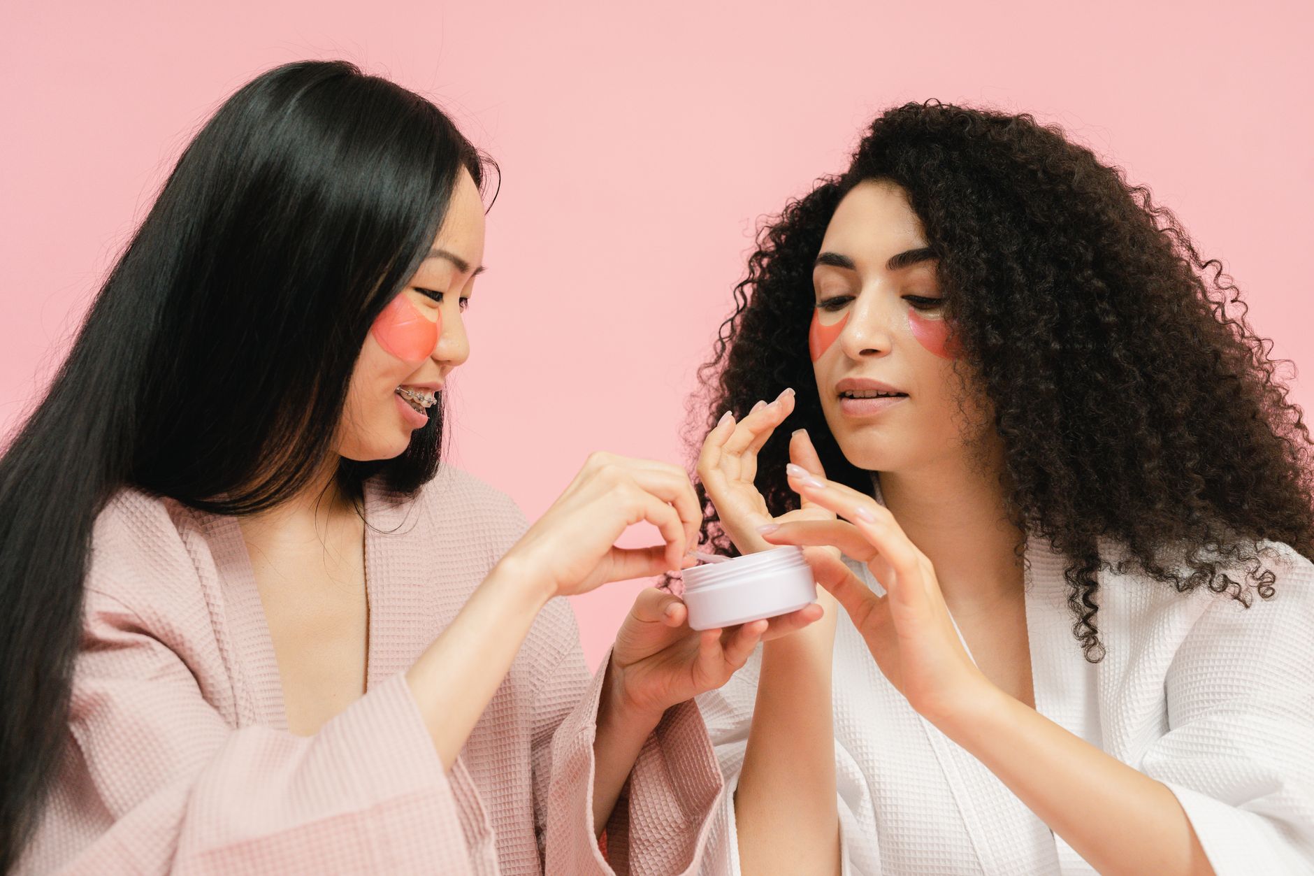 GHK-Cu vs Vitamin C: Can You Actually Use Them Together?