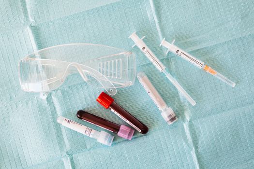 Reconstitution des peptides : eau bactériostatique, dosages et conservation